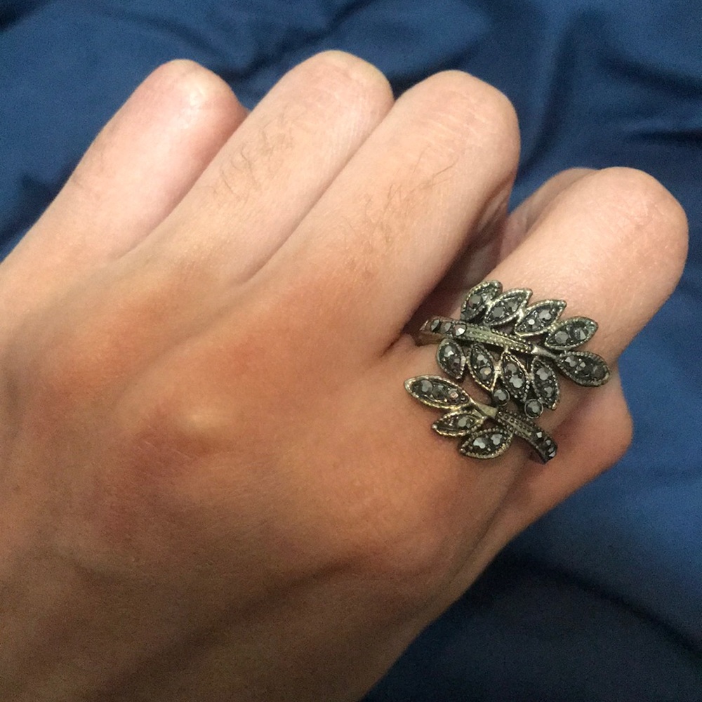 Embellished Leaf Ring